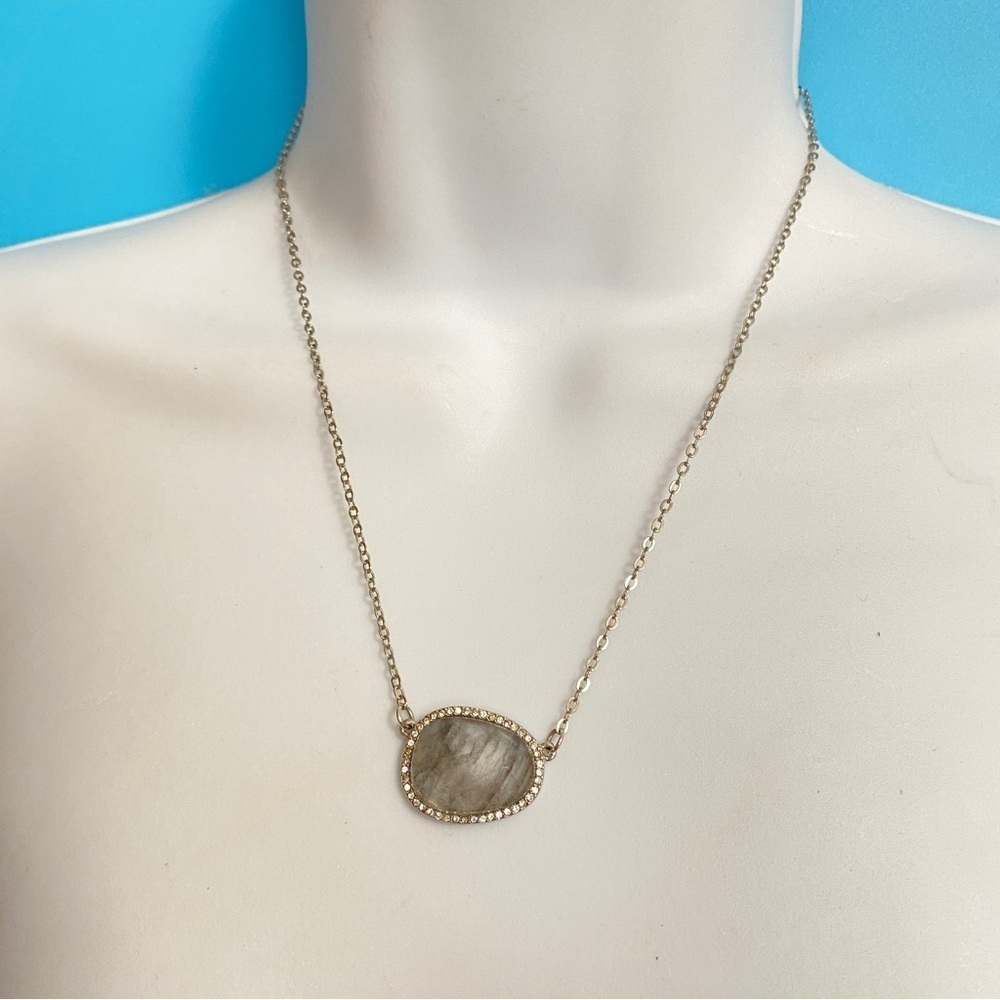 CHARMING CHARLIE Gray Glass Silver Tone Necklace